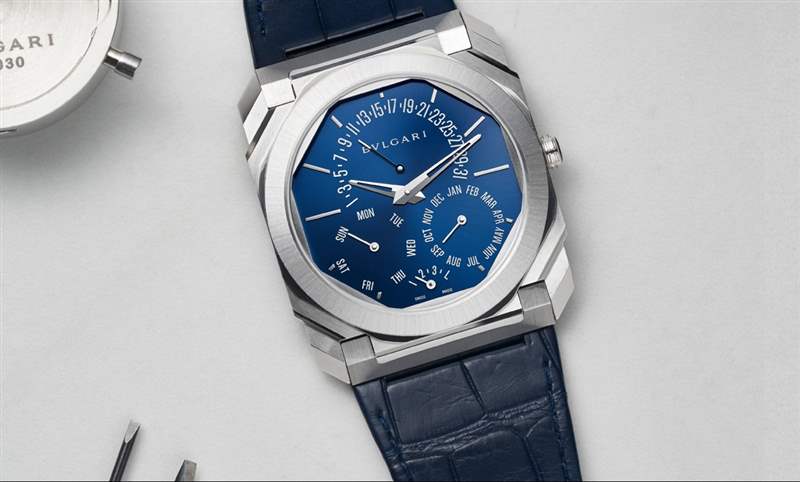 史上最薄萬年歷！鉑金、藍面，優(yōu)雅面世｜BVLGARI Octo Finissimo 超薄萬年歷腕表-復刻表