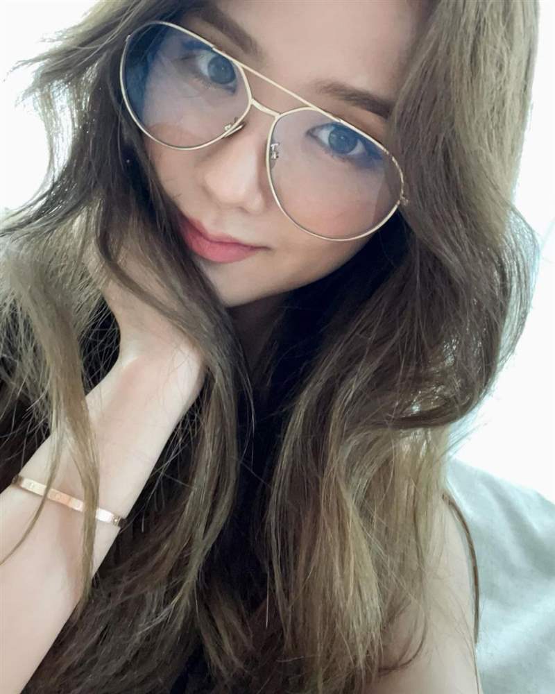 blackpink jisoo私服珠寶手表造型特搜！ cartier love