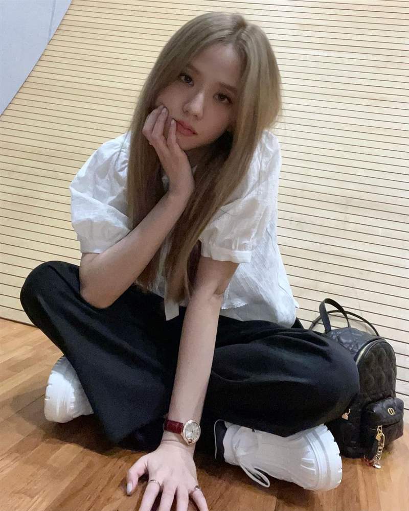 blackpink jisoo私服珠寶手表造型特搜！ cartier 藍(lán)氣球
