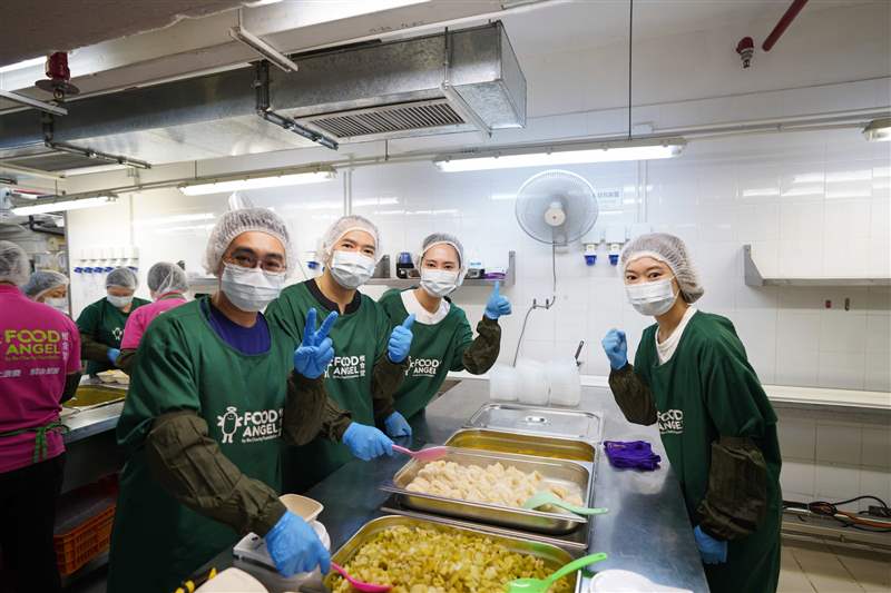 蘇麗與惜食堂合作，每月捐贈(zèng)近千個(gè)飯餐予有需要之人