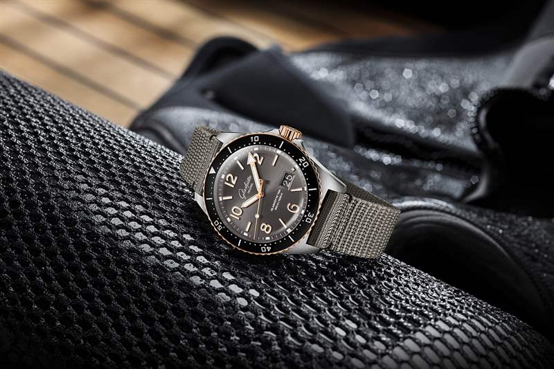 格拉蘇蒂原創(chuàng)1-36-13-04-90黃金款-復刻表