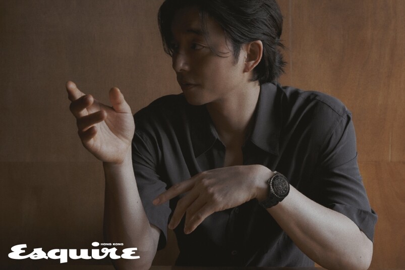 孔劉演繹CHANEL J12腕表｜以不變?nèi)デ笞?復(fù)刻表