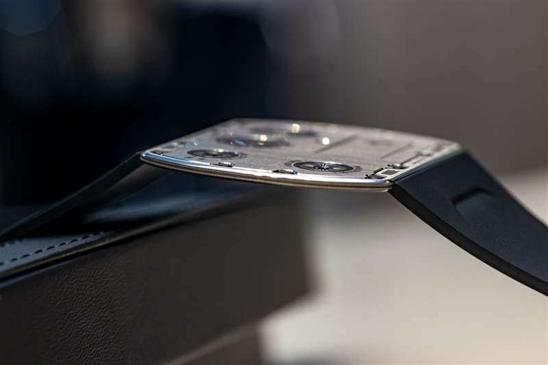 親身體驗(yàn)佩戴世界上最薄的手表 Richard Mille RM UP-01 的感覺-復(fù)刻表