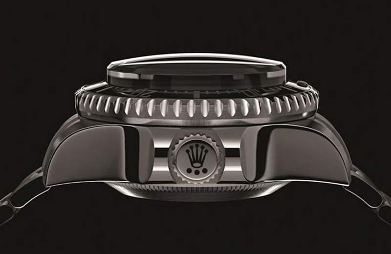 2012年勞力士為了「深海挑戰(zhàn)」計(jì)畫專程打造的Deepsea Challenge概念錶，從錶側(cè)角度可以體會(huì)它不太適合日常佩戴。（IG@Rolex）