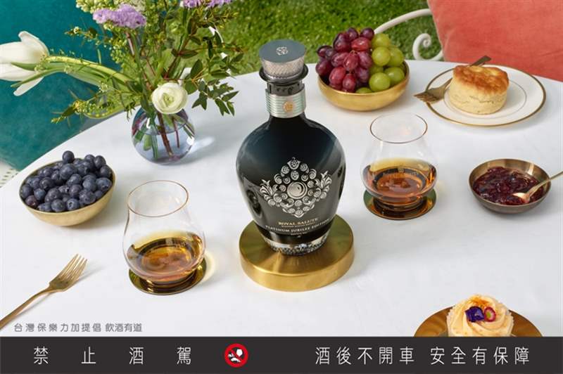 皇家禮炮致敬白金禧深遠(yuǎn)意義珍稀威士忌的完美調(diào)和成就時(shí)代定義