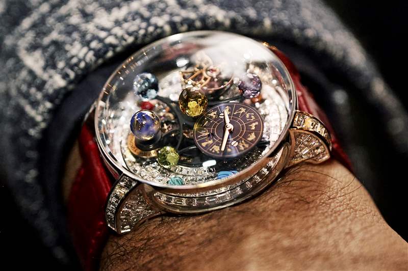 Jacob & Co. Astronomia 太陽長方形珠寶行星黃道帶。