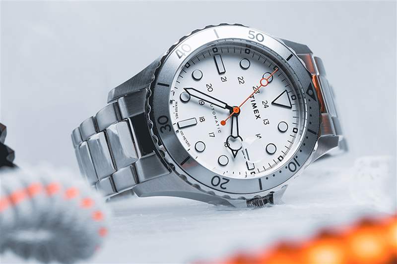 Timex Navi XL 側(cè)放。