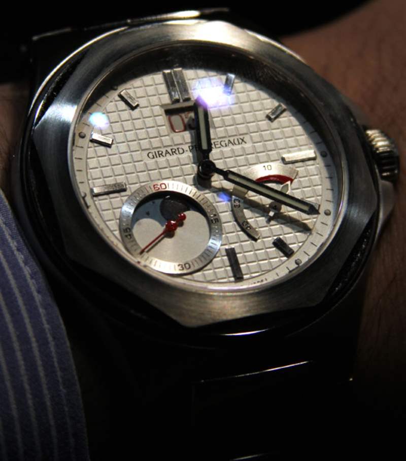Girard-Perregaux Sport Classique Laureato EVO3 Large Date Mens Watch 80185-11-131-11A See larger image Share your own customer imagesGirard-Perregaux Sport Classique Laureato EVO3 GP芝柏表運(yùn)動(dòng)經(jīng)典勞雷亞托Evo 3大日歷手表-復(fù)刻表