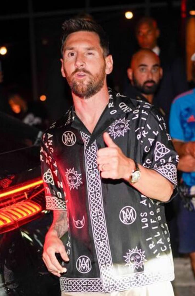 梅西和貝克漢難得晚餐同框大合照 「各自曬出停產(chǎn)天價夯表」-復(fù)刻表