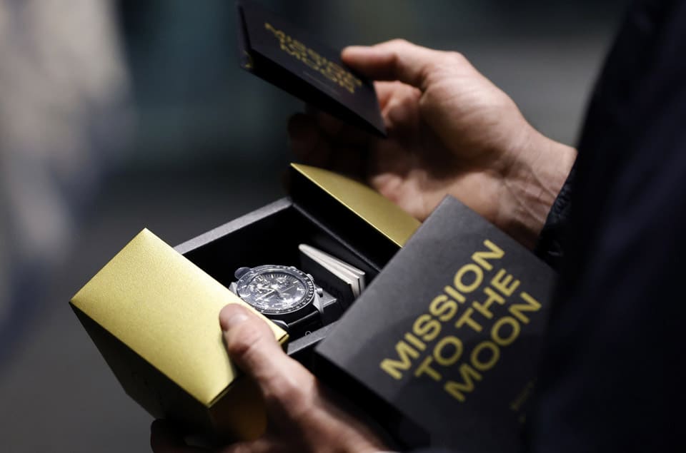 就在今天！SWATCH MoonSwatch 8月開賣融入最新話題揭曉-復(fù)刻表