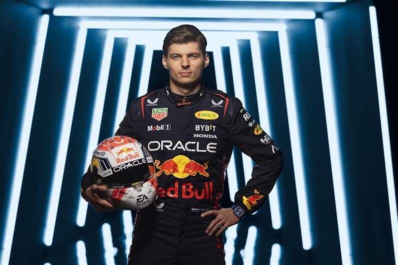 2023 F1摩納哥大獎賽冠軍Max Verstappen配戴TAG Heuer Monaco Chronograph 鏤空計時腕表－經(jīng)典藍色（TAG Heuer官網(wǎng)）