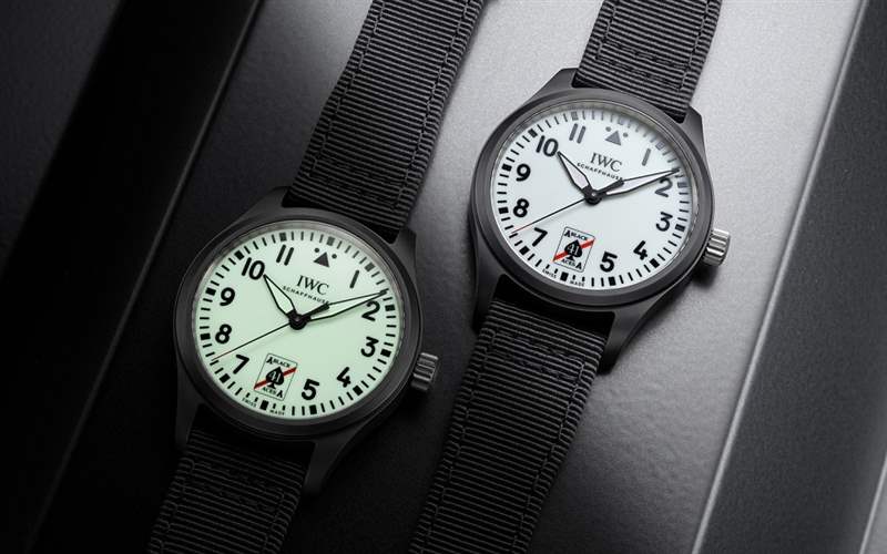 IWC萬(wàn)國(guó)推出Pilot’s Watch Automatic 41 Black Aces黑桃A特別版腕表：夜光表盤(pán)-復(fù)刻表