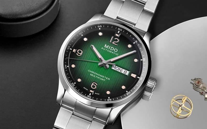 Mido推出Multifort M Chronometer大三針日歷腕表:漸變色表盤-復(fù)刻表